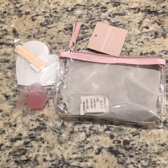 MACYS BEAUTY - Picture 3 of 3